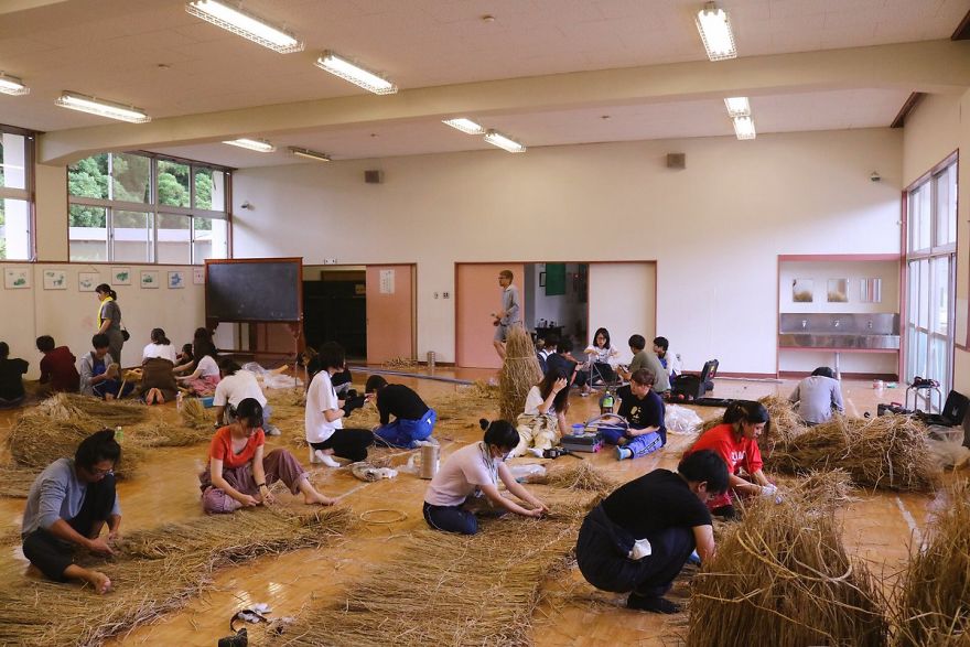 Chỉ với những cọng rơm khô, người Nhật tạo nên nhiều thứ khiến ai cũng thán phục Straw-sculptures-wara-art-festival-niigata-japan-27-59d5d4b72fe52__880
