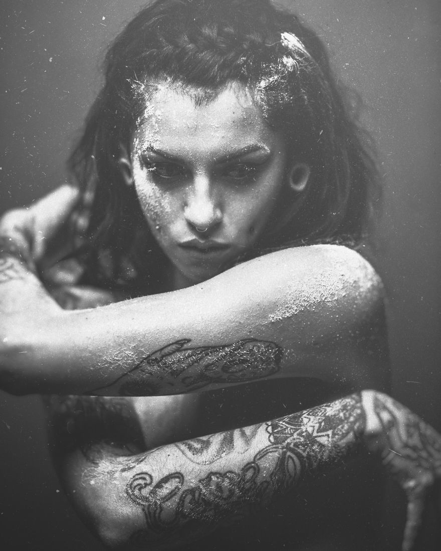 I Decided To Focus On The Raw Beauty Of The Female Form By Highlighting It With Oil & Dust. I Decided To Focus On The Raw Beauty Of The Female Form By Highlighting It With Oil & Dust.