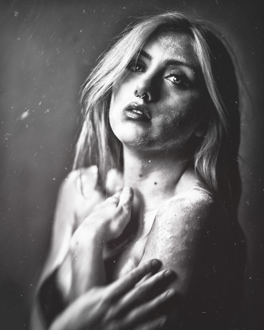 I Decided To Focus On The Raw Beauty Of The Female Form By Highlighting It With Oil & Dust. I Decided To Focus On The Raw Beauty Of The Female Form By Highlighting It With Oil & Dust.