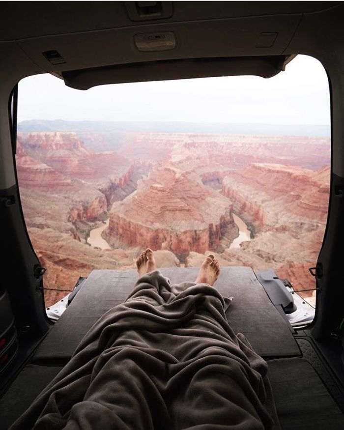 This Woman Has Fun On Instagram With Photos Of People Pretending To Sleep In The Middle Of Nowhere