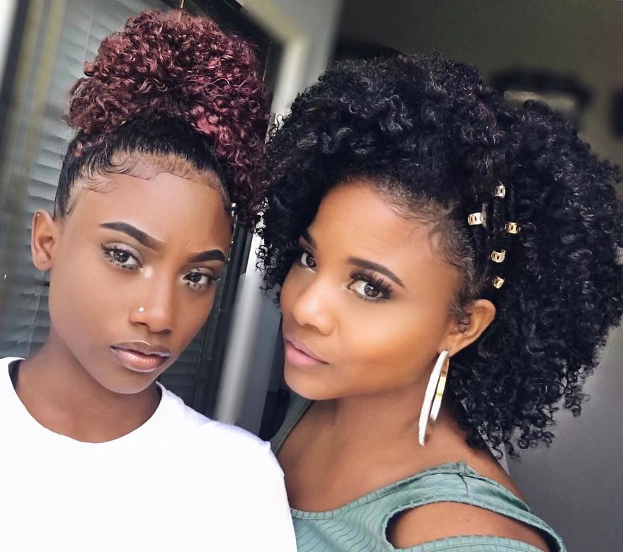 Hairdresser Is Successful On The Internet Because She Seems To Be The Sister Of Her Daughters, Could You Tell Who The Mother Is? Hairdresser Is Successful On The Internet Because She Seems To Be The Sister Of Her Daughters, Could You Tell Who The Mother Is?