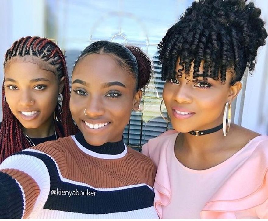 Hairdresser Is Successful On The Internet Because She Seems To Be The Sister Of Her Daughters, Could You Tell Who The Mother Is? Hairdresser Is Successful On The Internet Because She Seems To Be The Sister Of Her Daughters, Could You Tell Who The Mother Is?