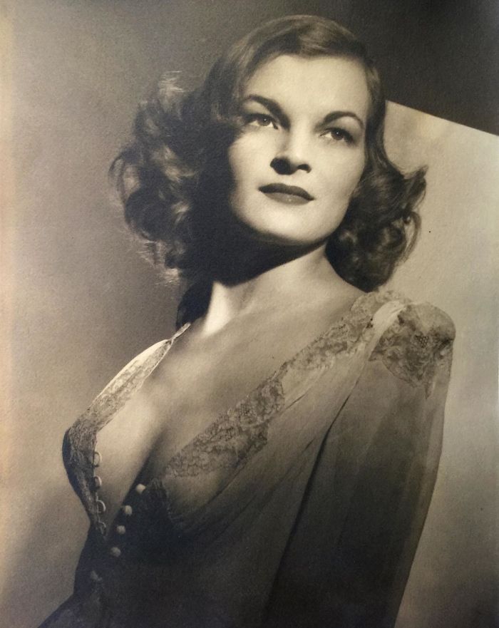Mi Abuela, 1940s