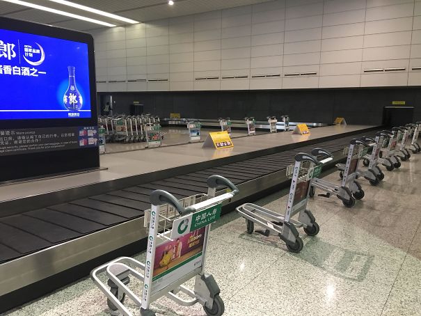 This Airport Places Carts At Each Baggage Carousel Ahead Of Time