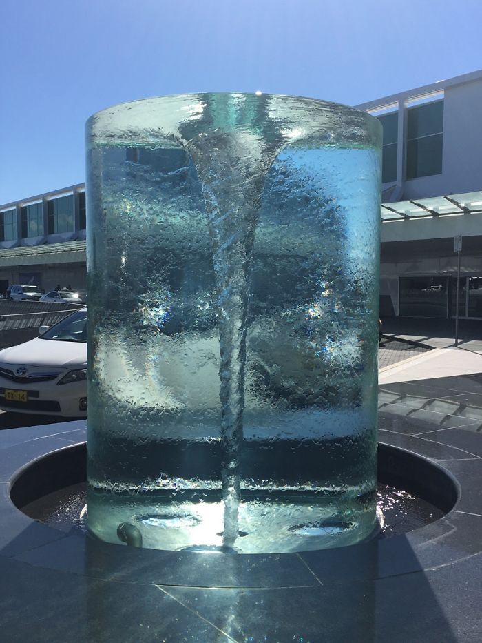 Vórtice de agua en el aeropuerto de Canberra