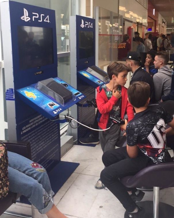 This Airport Has Video Games For Kids At The Gates