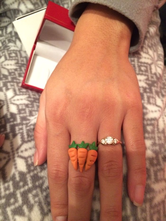 Le compré este anillo a mi esposa por navidad, no le hizo gracia