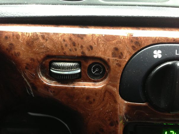 This Dimmer Wheel Looks Like An Oreo Cookie