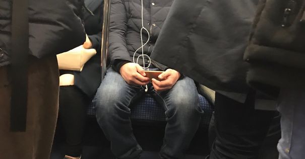 This Guy's Earbuds Made A Treble Clef