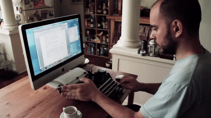 A Hacker Wanted To Use A Vintage Typewriter But Couldn't Give Up His Computer, So He Made A USB Typewriter