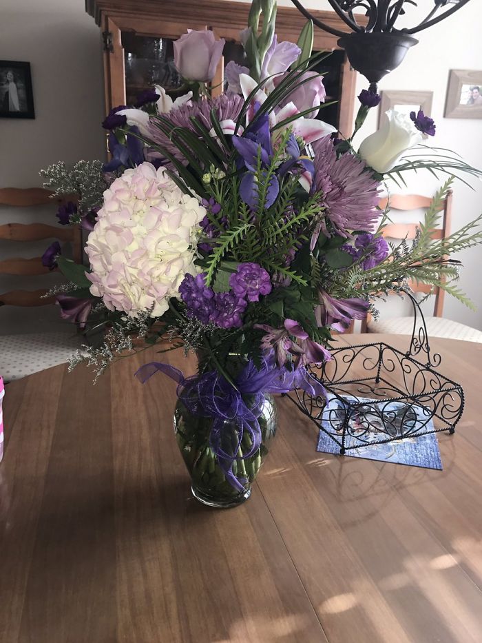 Dad With Terminal Cancer Pre-Paid For Flowers To Be Sent To His Daughter For Her Next 5 Birthdays, And She Just Received The Final Bouquet
