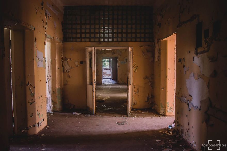 I Search For Abandoned Hospitals All Around Poland And Photograph Them