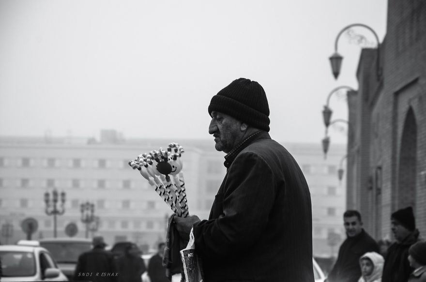 Photographer (Sndi Reshax) Captures Voyeuristic View Of People On Arbil Streets Photographer (Sndi Reshax) Captures Voyeuristic View Of People On Arbil Streets
