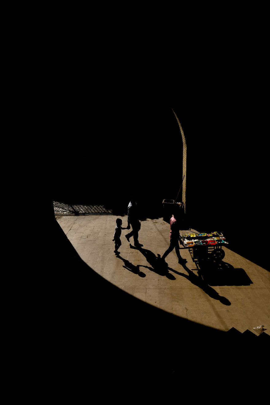 Photographer (Sndi Reshax) Captures Voyeuristic View Of People On Arbil Streets Photographer (Sndi Reshax) Captures Voyeuristic View Of People On Arbil Streets