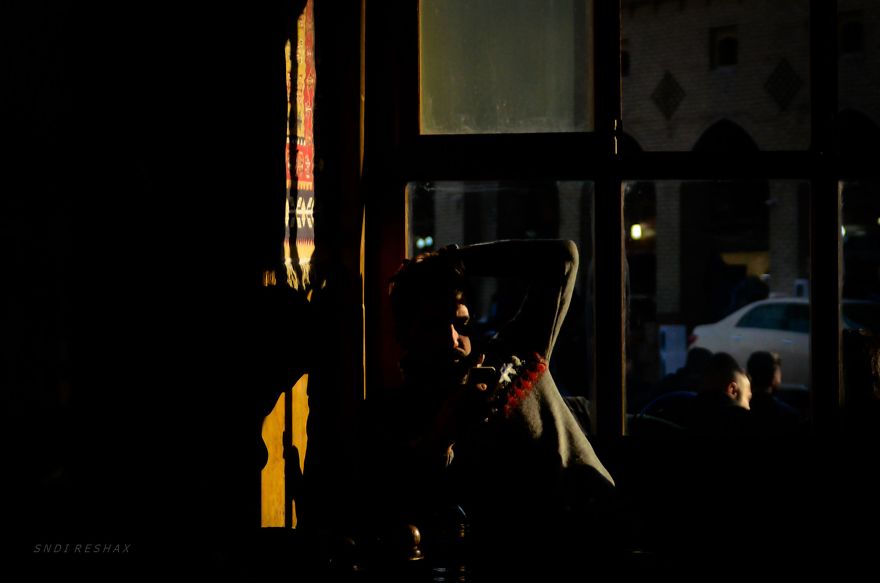 Photographer (Sndi Reshax) Captures Voyeuristic View Of People On Arbil Streets Photographer (Sndi Reshax) Captures Voyeuristic View Of People On Arbil Streets