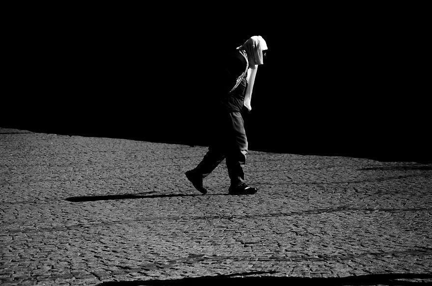 Photographer (Sndi Reshax) Captures Voyeuristic View Of People On Arbil Streets Photographer (Sndi Reshax) Captures Voyeuristic View Of People On Arbil Streets