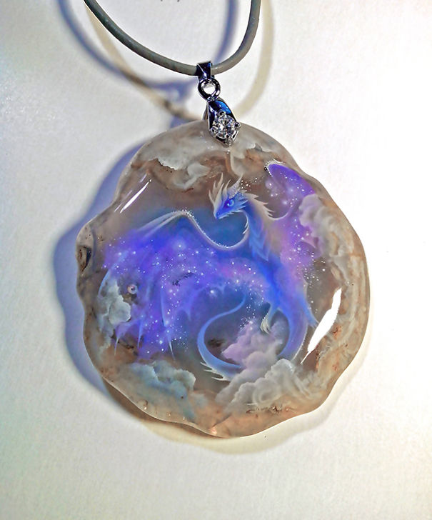 The Artist Draws Miniatures On Semi-Precious Stones. Dragons And Other Animals In Unusual Decorations. The Artist Draws Miniatures On Semi-Precious Stones. Dragons And Other Animals In Unusual Decorations.