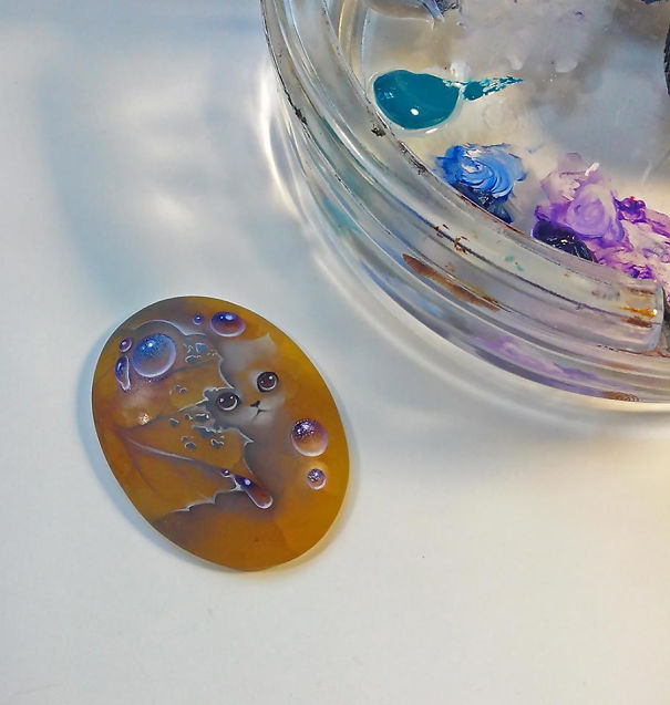 The Artist Draws Miniatures On Semi-Precious Stones. Dragons And Other Animals In Unusual Decorations. The Artist Draws Miniatures On Semi-Precious Stones. Dragons And Other Animals In Unusual Decorations.