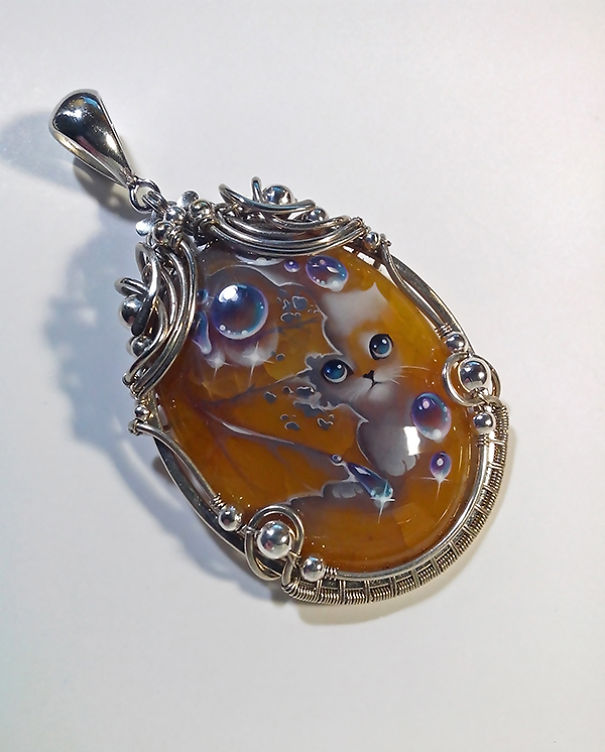 The Artist Draws Miniatures On Semi-Precious Stones. Dragons And Other Animals In Unusual Decorations. The Artist Draws Miniatures On Semi-Precious Stones. Dragons And Other Animals In Unusual Decorations.