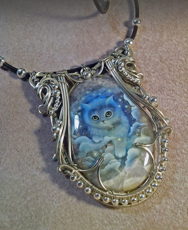 The Artist Draws Miniatures On Semi-Precious Stones. Dragons And Other Animals In Unusual Decorations. The Artist Draws Miniatures On Semi-Precious Stones. Dragons And Other Animals In Unusual Decorations.