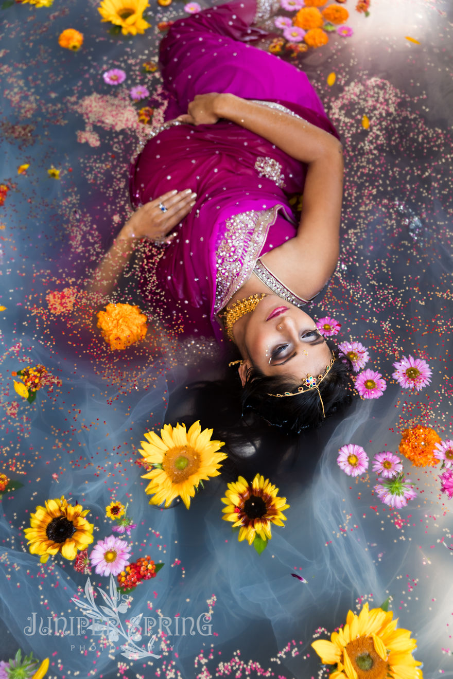 Juniper Spring Photography Takes Milkbath Maternity Photos To A Whole New Level
