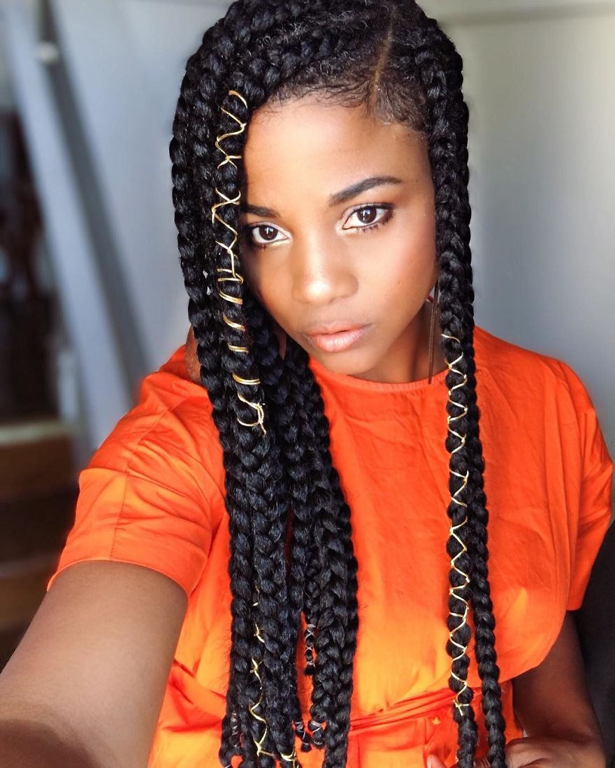 Hairdresser Is Successful On The Internet Because She Seems To Be The Sister Of Her Daughters, Could You Tell Who The Mother Is? Hairdresser Is Successful On The Internet Because She Seems To Be The Sister Of Her Daughters, Could You Tell Who The Mother Is?