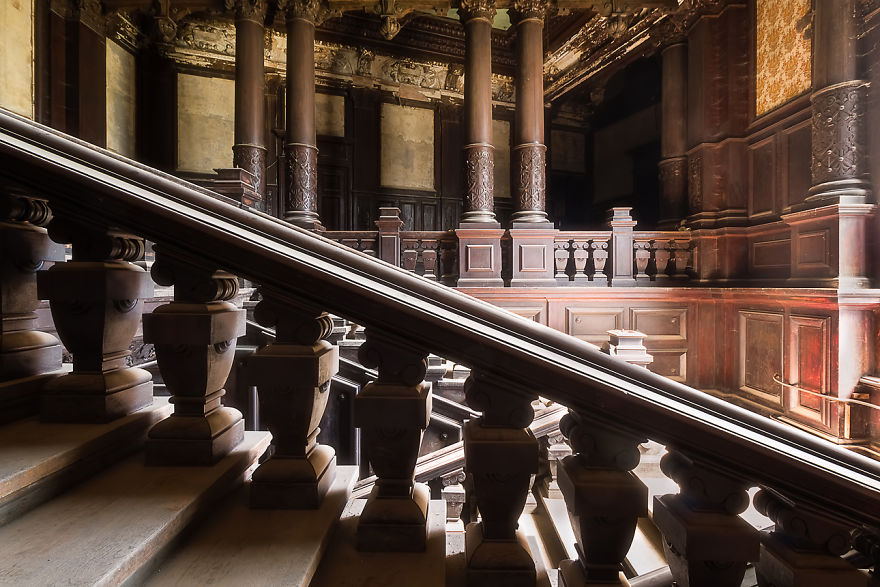 I Photographed A Beautiful Abandoned Palace In Poland