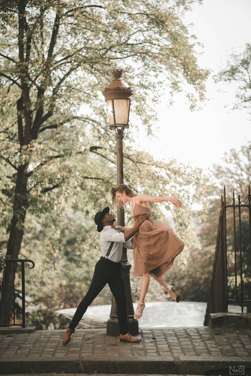 We Capture The Shape Of "Paris" We Capture The Shape Of "Paris"