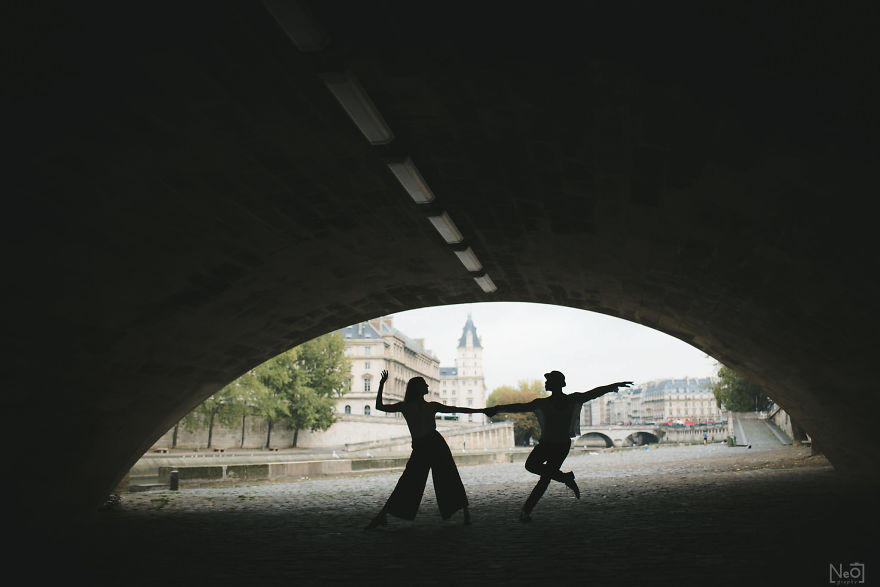 We Capture The Shape Of "Paris" We Capture The Shape Of "Paris"