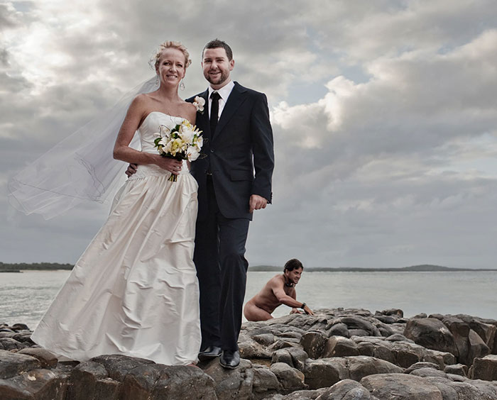58 Times Wedding Photos Were Photobombed So Well It Made Newlyweds Die Of Laughter When They Saw The Photos