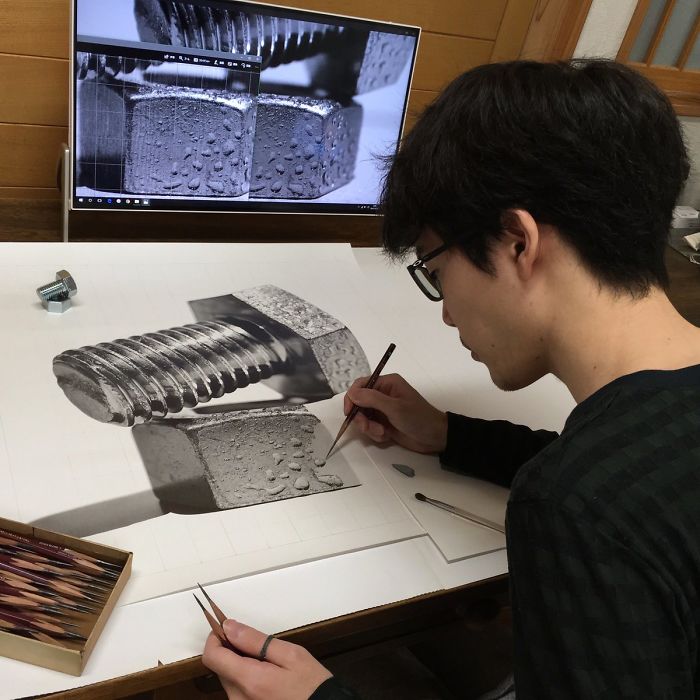 This Japanese Artist's Pencil Drawings Are So Realistic, People Can't Believe They're Not Photographs