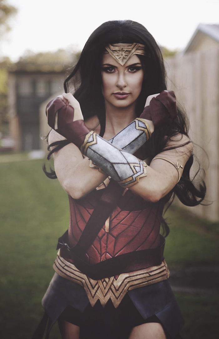 A Real Wonder Woman Spent 50 Hours Making This Costume From A Cheap Yoga Mat And Duct Tape, And The Result Will Amaze You