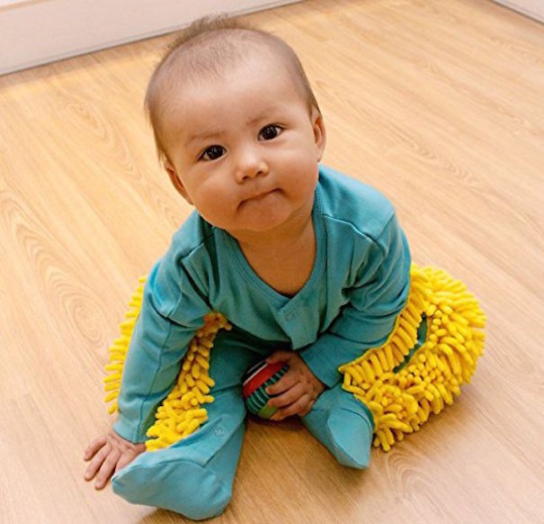 Know The New Clothes That Are A "Helping Hand" For Moms, Babies Help Cleaning The House While They Crawl