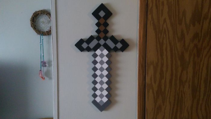Mi abuela pensó que era una cruz y lo colgó. Mejor no le digo nada
