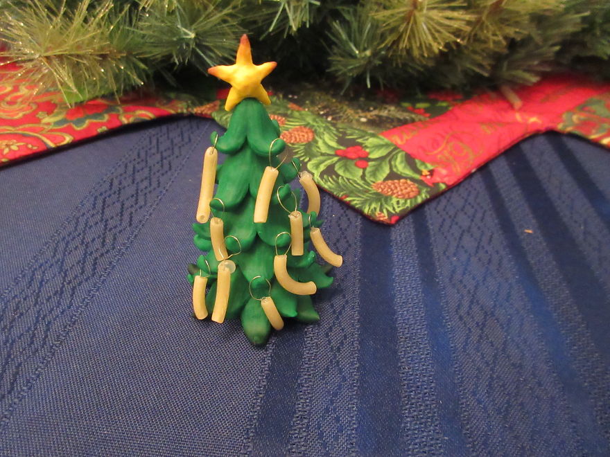 I Made A Tiny Christmas Tree And Decorated It With Unusual Ornaments