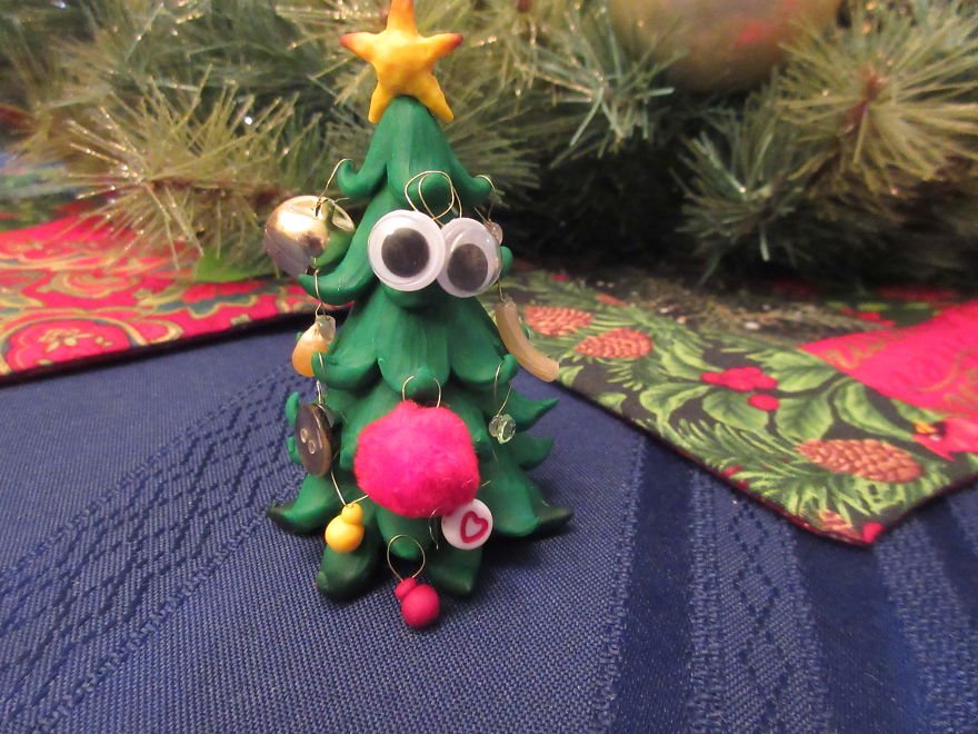 I Made A Tiny Christmas Tree And Decorated It With Unusual Ornaments