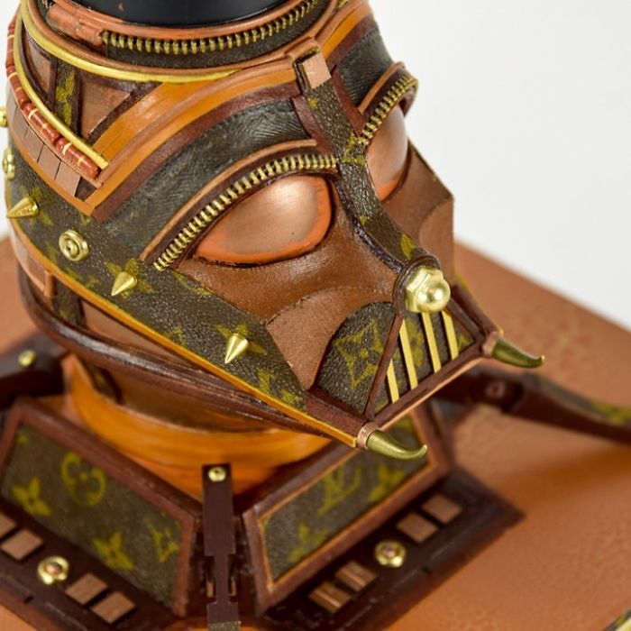 L'artiste Gabriel Dishaw recycle les sacs Vuitton en masques célèbres