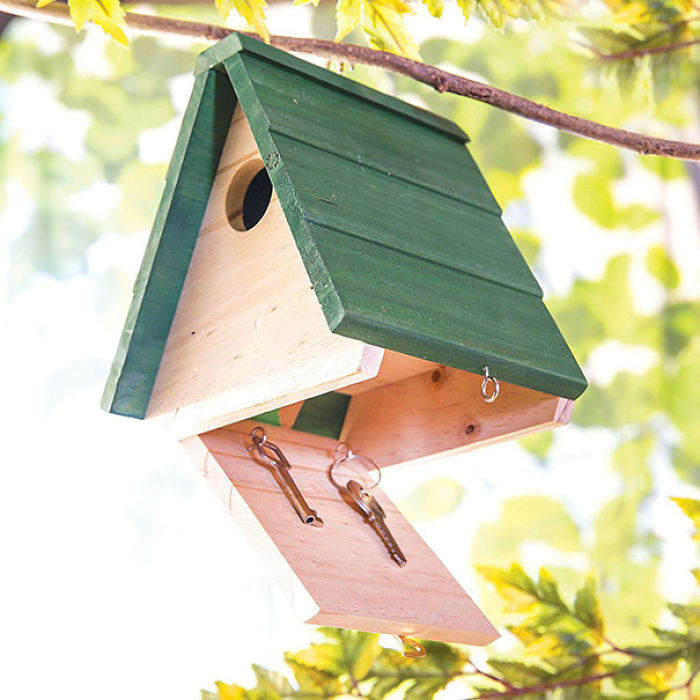 Casa para pájaros con una caja oculta