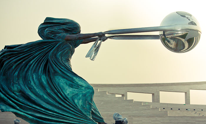 24 Gravity-Defying Sculptures That Will Make You Look Twice
