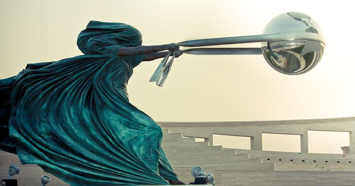 24 Gravity-Defying Sculptures That Will Make You Look Twice