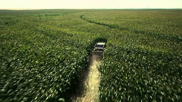 For Interstellar, Christopher Nolan Planted 500 Acres Of Corn Just For The Film Because He Did Not Want To Cgi The Farm In. After Filming, He Turned It Around And Sold The Corn And Made Back Profit For The Budget