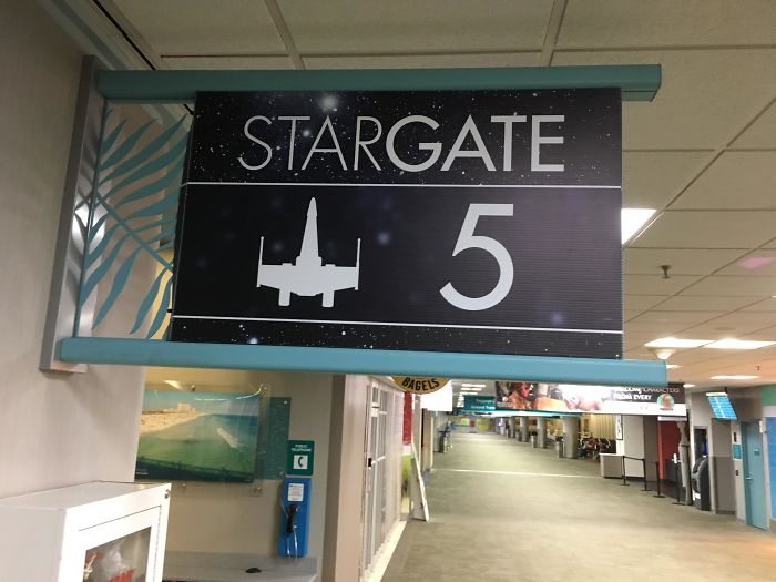 En el aeropuerto de Pensacola han cambiado las puertas por Stargates