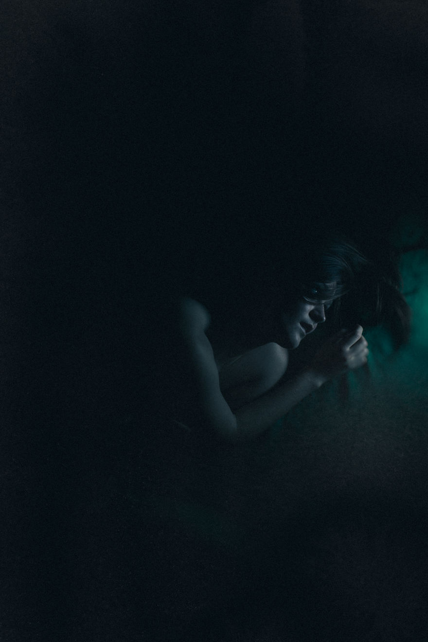 I Created Underwater Mermaid Portraits Using Only A Blanket, Fairy Lights And My Phone's Torch