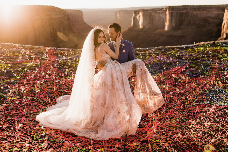 Couple Gets Married At 400 Feet Height And The Pictures Will Take Your Breath Away