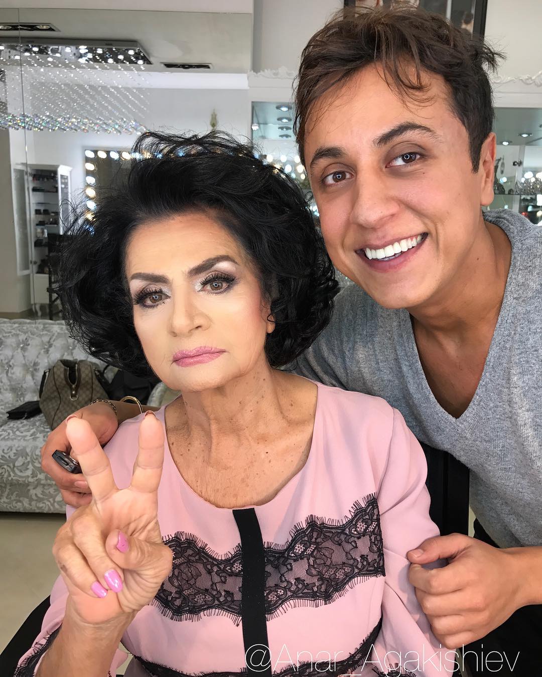 Make Up Artist Makes Clients As Old As 80 Look Decades Younger