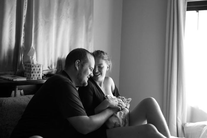 Esta sesión de fotos de parto de una pareja se vuelve viral, y la gente no sabe qué pensar