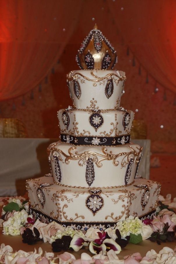 e5ca179a9113fedbf28ea9c4db1255ad-indian-cake-indian-wedding-cakes.jpg