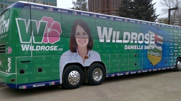 hi-wildrose-bus-5a606c55dd8ec.jpg