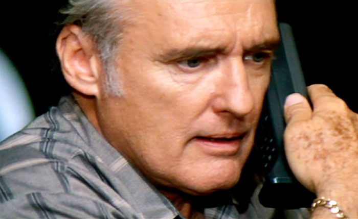 In Speed, Howard Payne, Played By Dennis Hopper, Always Uses The Phone By Holding It To His Left Ear With His Right Hand. This Is Very Probably Due To Hearing Loss In His Right Ear Caused By The Same Accident That Cost Him His Left Thumb