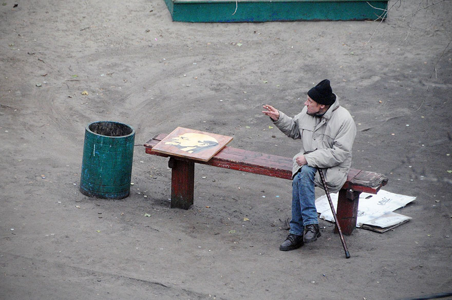Photographer Spends 10 Years Photographing Same Bench, Captures More Than He Expects